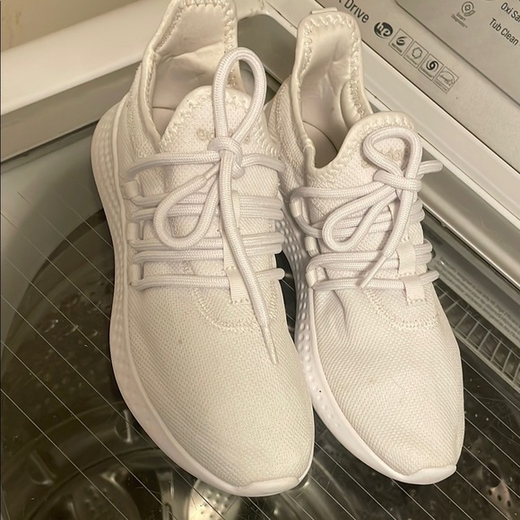 Stylish White Sneakers - Picture 1 of 5